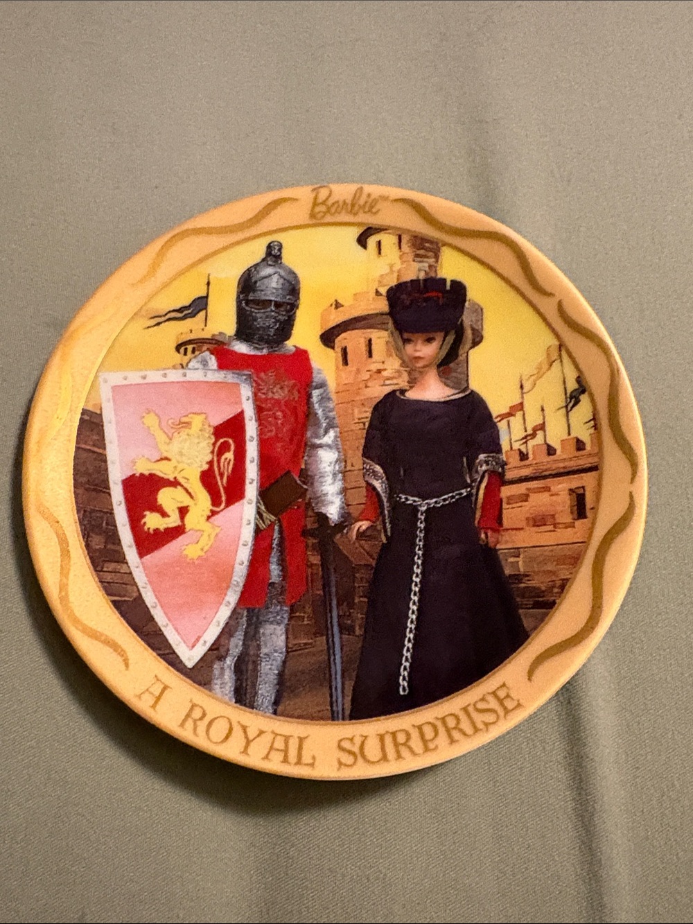 Barbie Yellow Royal Surprise plate